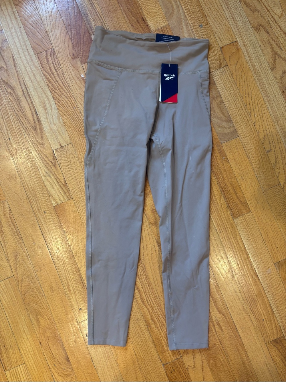 Reebok Women’s Lux High-Rise Legging - Sz M ⭐️NWT⭐️ in Taupe